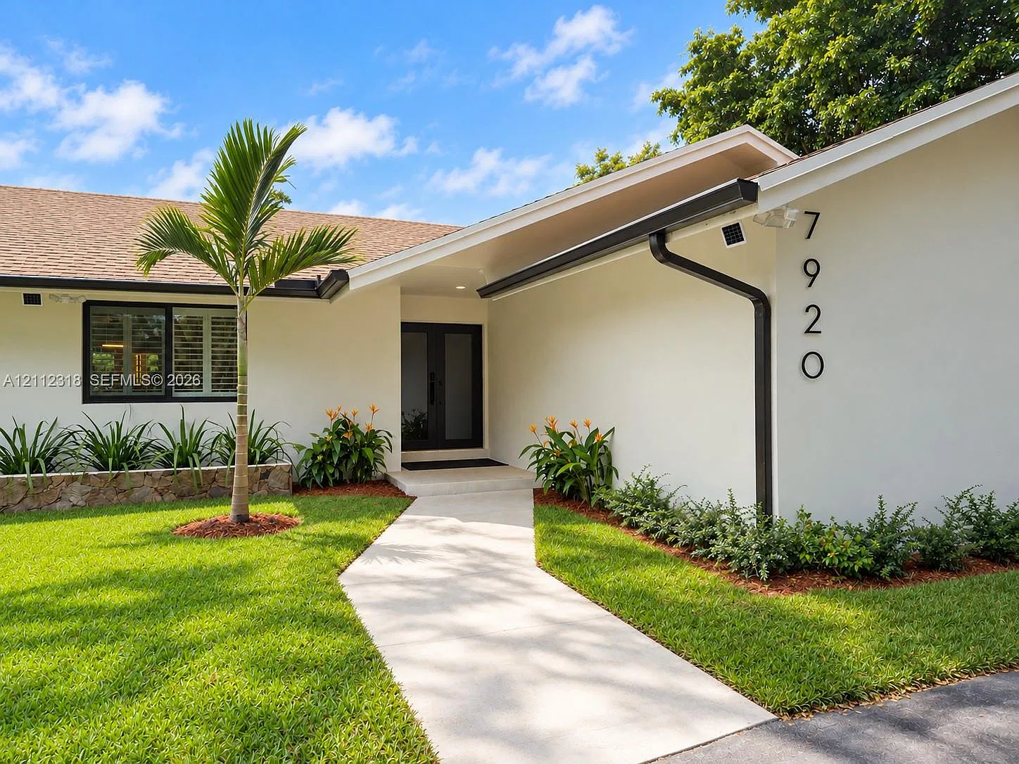 Charlotte Estates — Photo 2