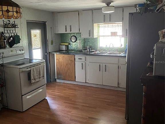 5th image of 12917 Parkwood St