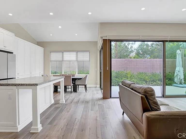 148 Winnett — Photo 3