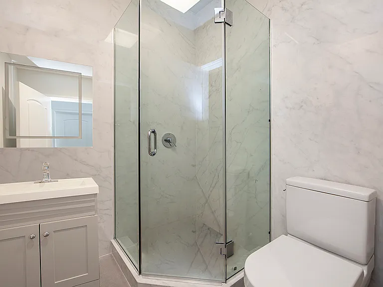 241 E 18th St #2 — Photo 9