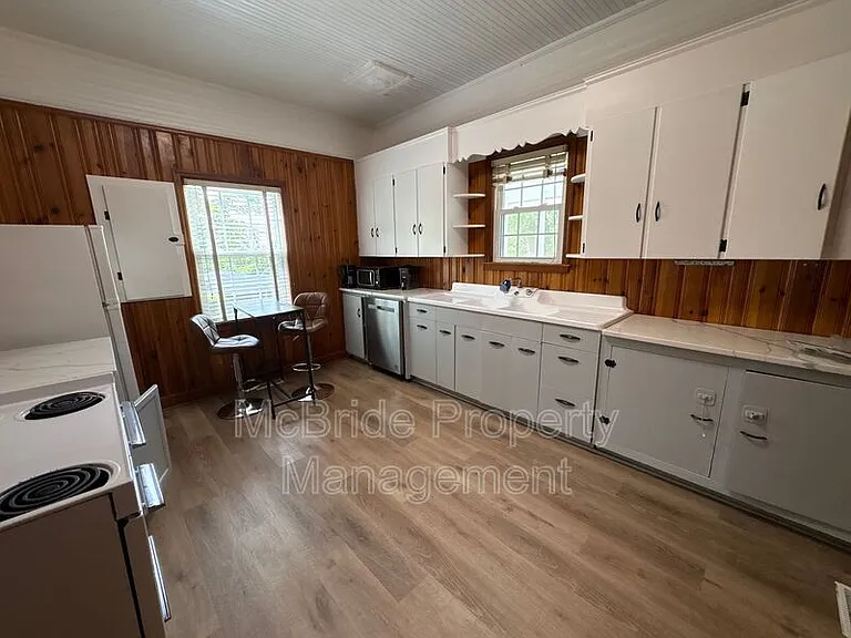 2754 Hazel St — Photo 6