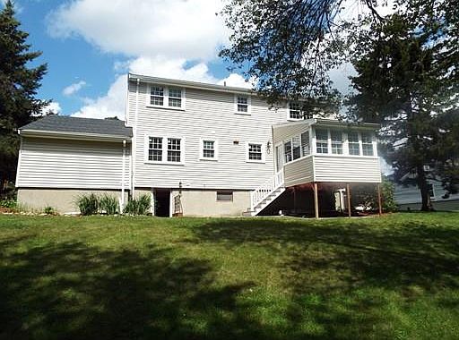 2nd image of 70 Scott Cir