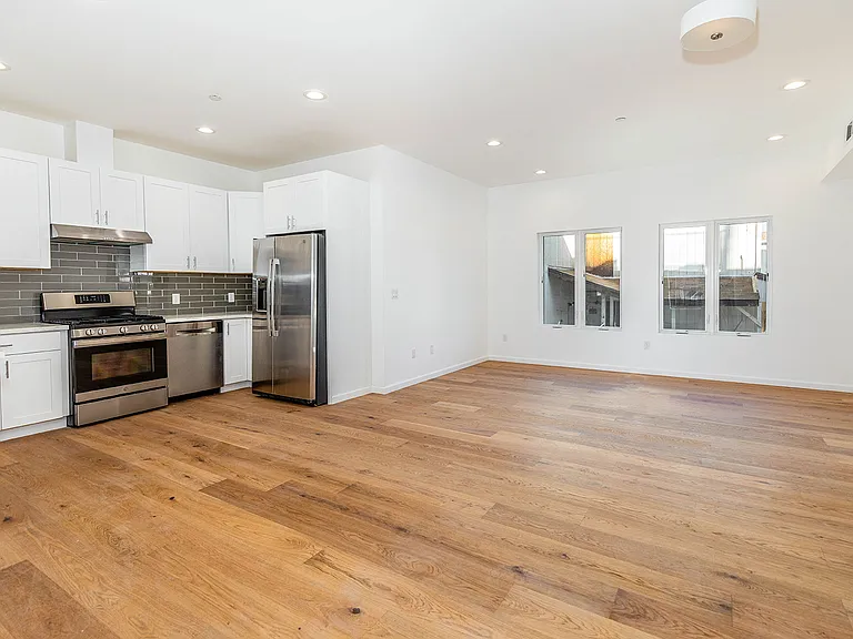 2706 School St #7 — Photo 2