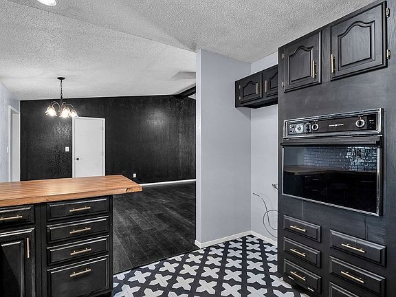 3rd image of 200 W Robinson Rd