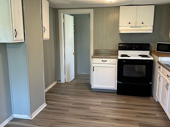 4th image of 1601 Main St W #3