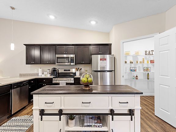 5th image of 17 Hawthorne Gate Dr #19RS