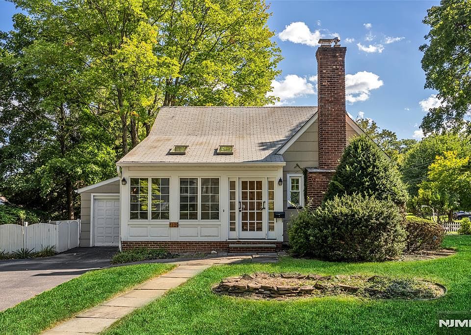 1st image of 129 Forest Road