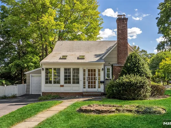 129 Forest Road, Glen Rock, NJ 07452