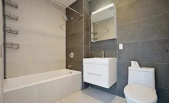 Bathroom, photo 1