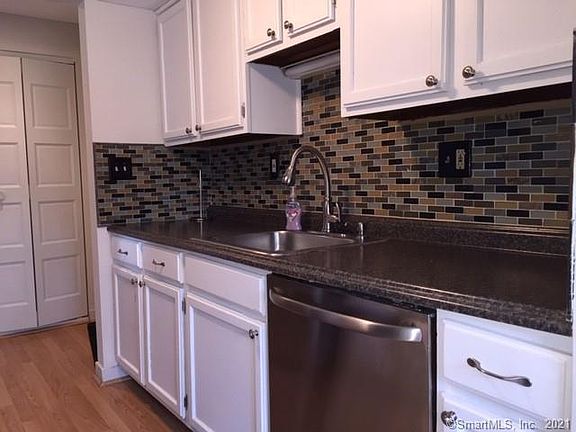 3rd image of 5 Brookwood Dr APT A