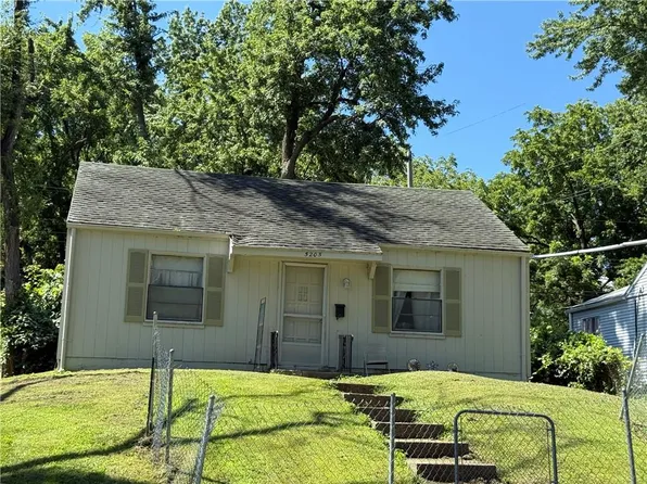 5205 Locust Ave, Kansas City, KS 66106