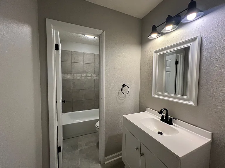 571 Loraine Rd — Photo 15