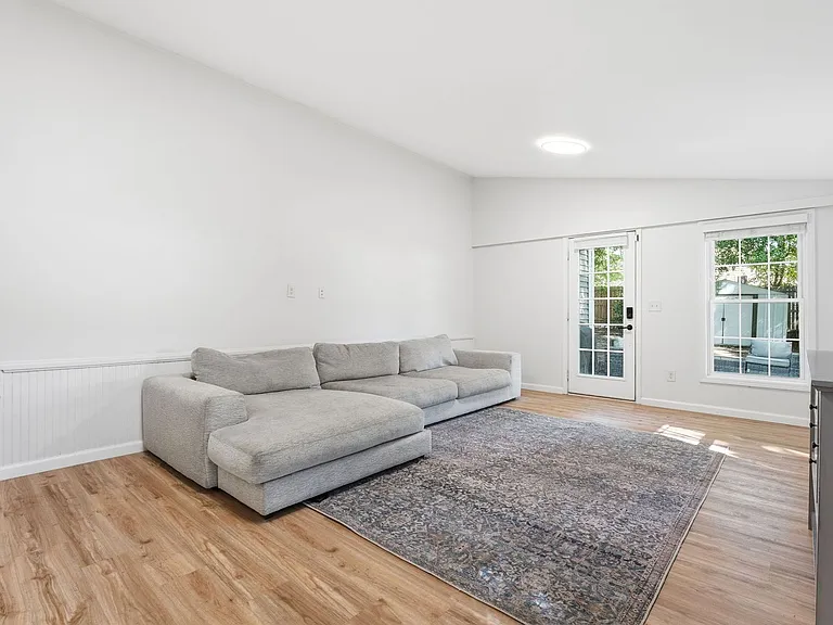 1425 Central Dr — Photo 27