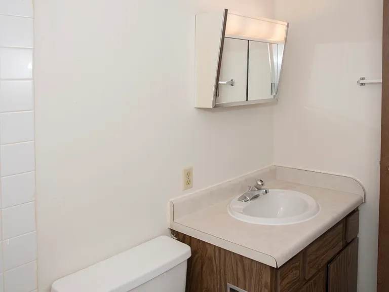 Laurel Place Apartments — Photo 34