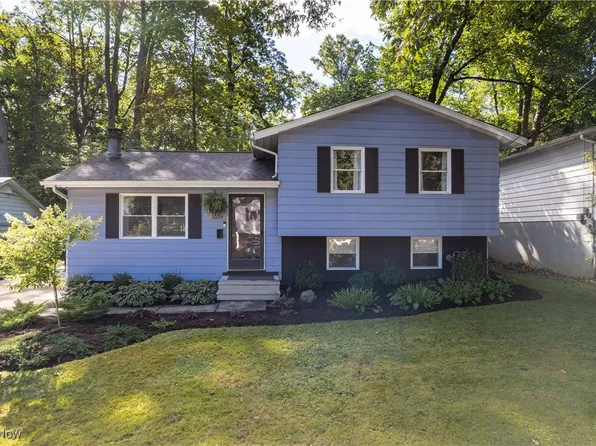 1029 Karen Dr, Akron, OH 44313