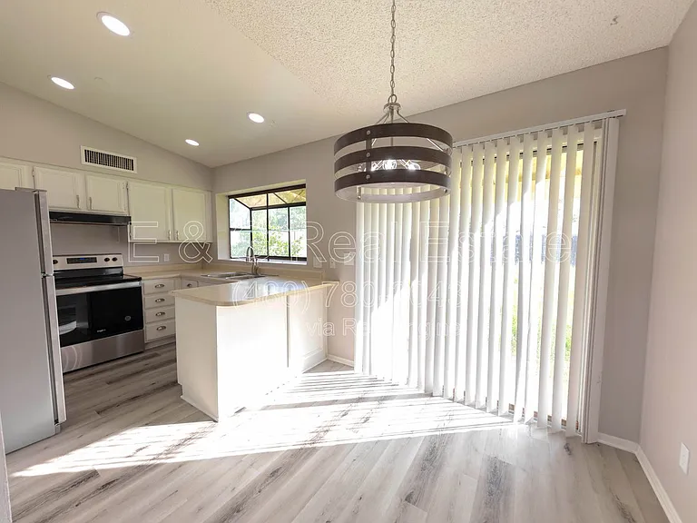 10713 W Campbell Ave — Photo 9