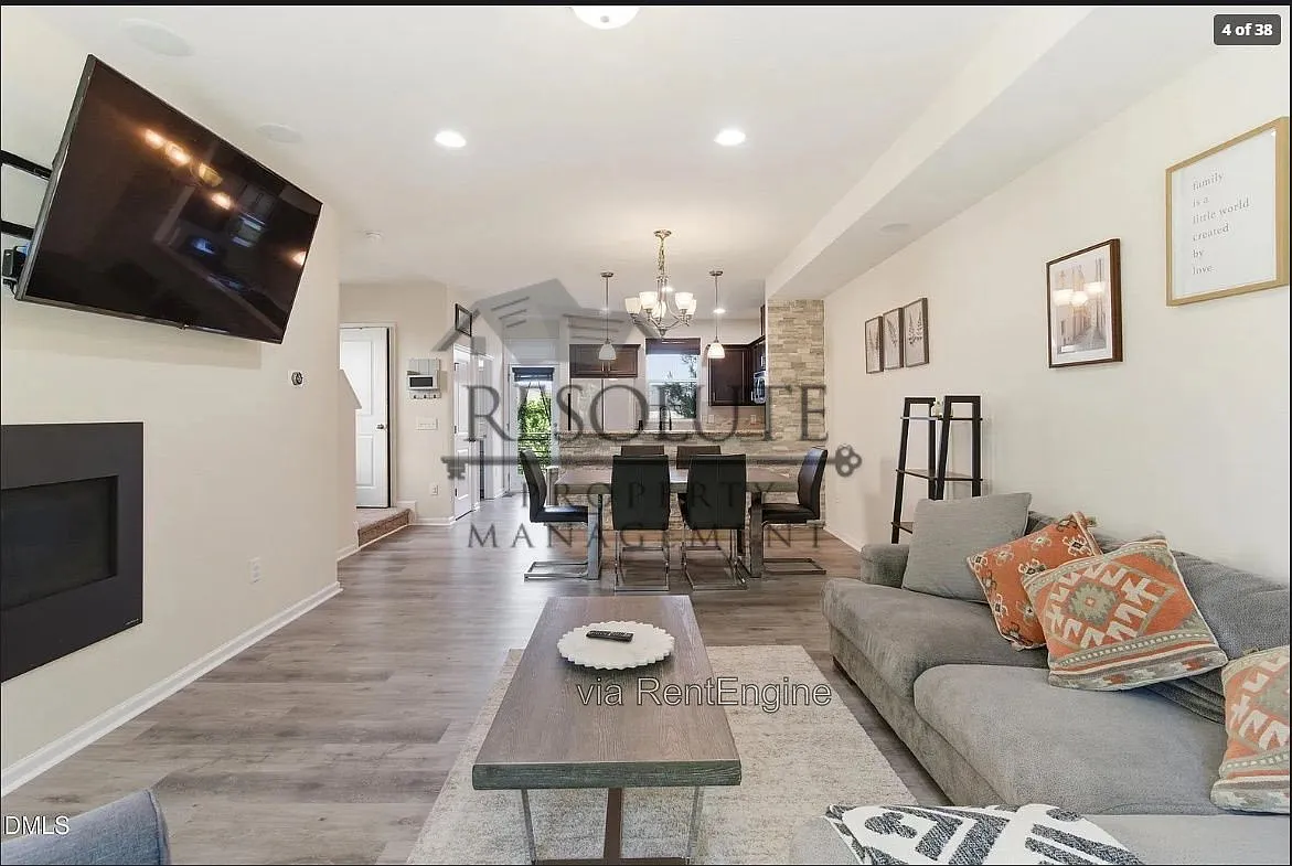 3 bed, 3.5 bath, 1748 sqft, $2,050 — Photo 3
