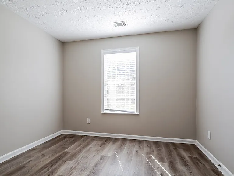 810 Windsor Dr — Photo 11