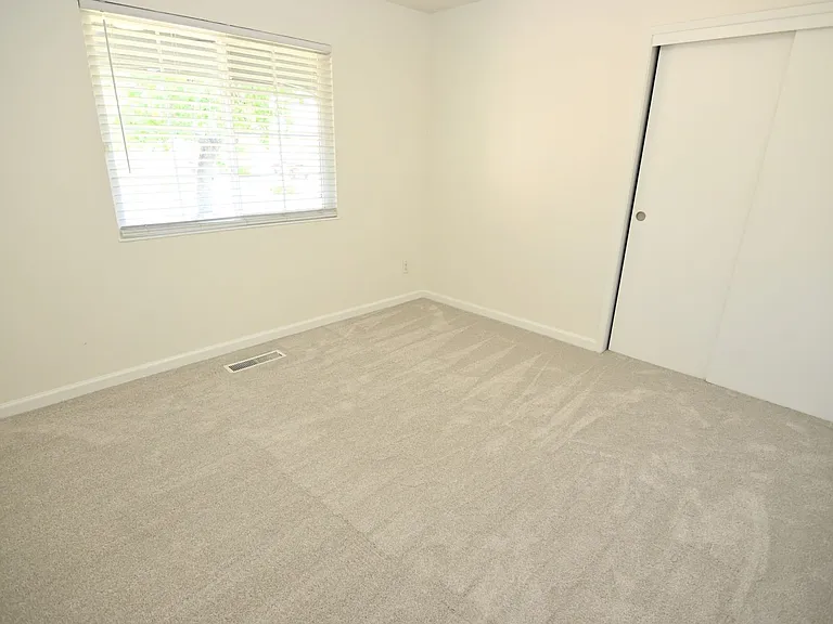 5659 Lathrop Dr — Photo 28