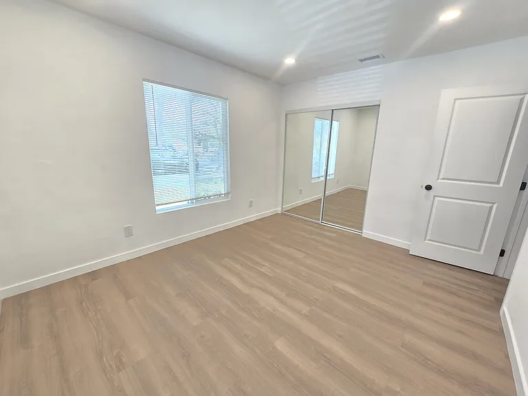 6327 California Ave — Photo 23