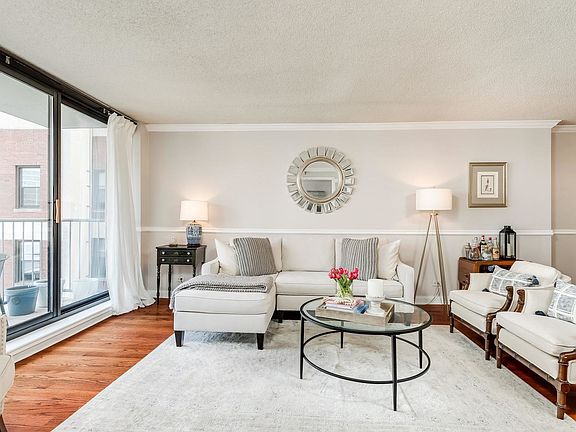 3rd image of 1250 N Dearborn St APT 14E