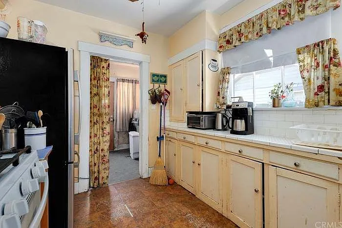 1791 Rose Villa St — Photo 5