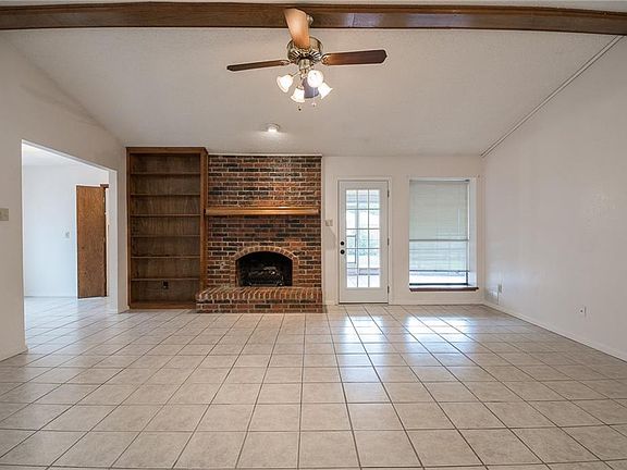 4th image of 1105 W Park Dr