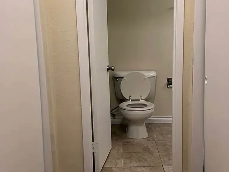 2403 W Acacia Ave — Photo 14