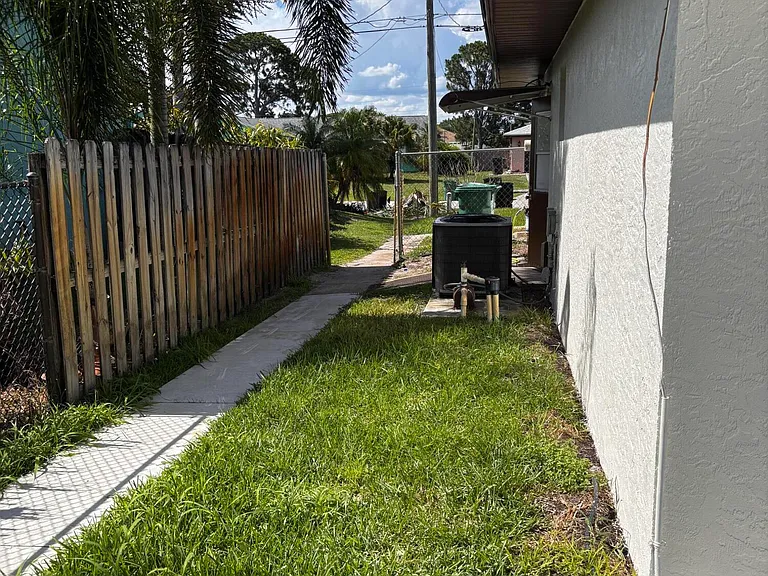 450 SW Eyerly Ave — Photo 33