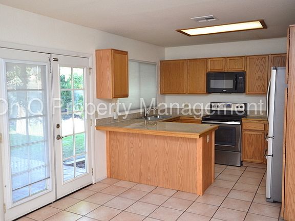 3rd image of 1128 W Dunbar Dr
