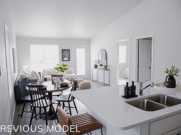 1832 Tobi Ln, Grand Forks, ND 58201