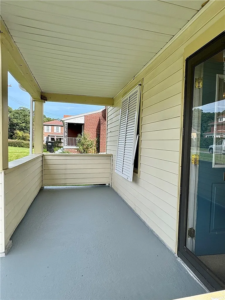 3 bed, 1.5 bath, $1,400 — Photo 2
