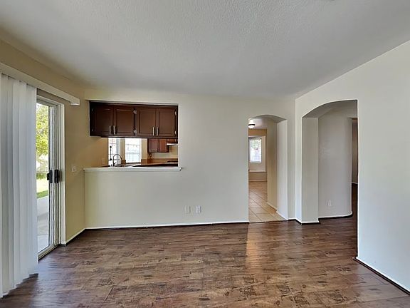 4th image of 566 Pacific Cove Dr