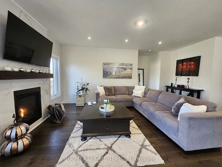 84 Diamond Valley Dr — Photo 27
