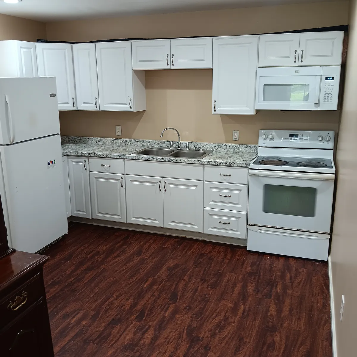 Building Photo - 638 Hertel Ave #3