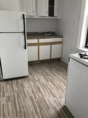 Rented by Alexiou Realty | media 1