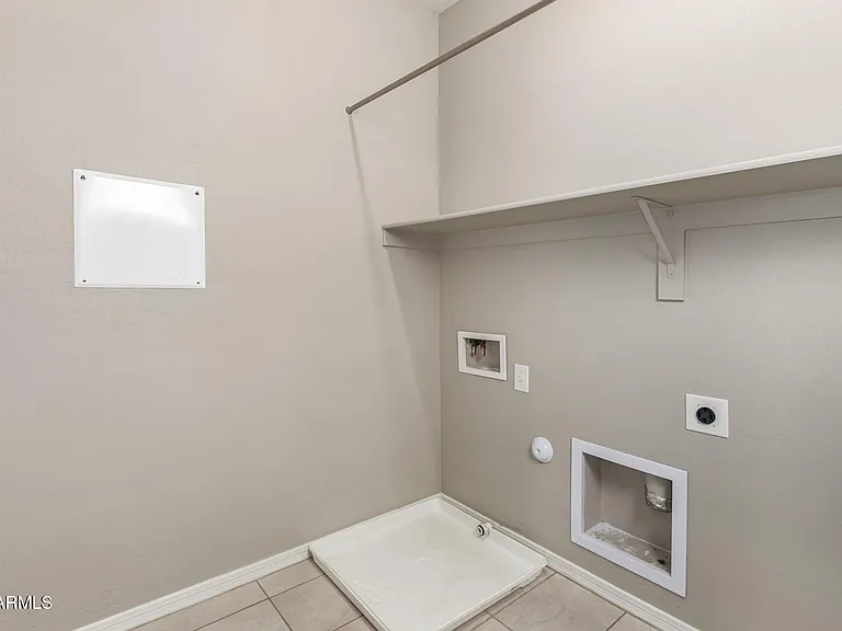 1535 E Dublin St — Photo 31