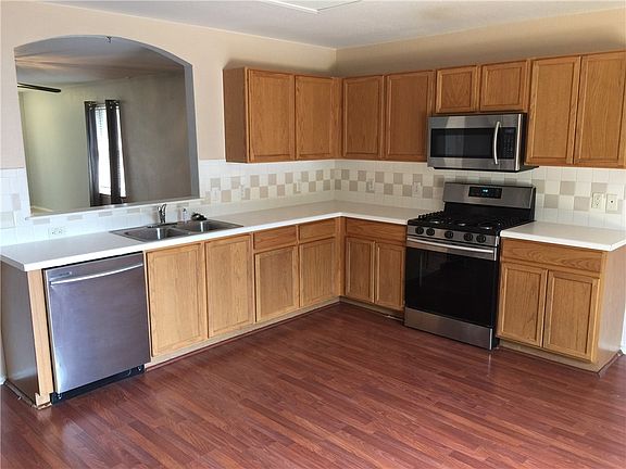 5th image of 304 Stanford Dr