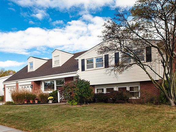 2nd image of 1406 W Lexington Dr
