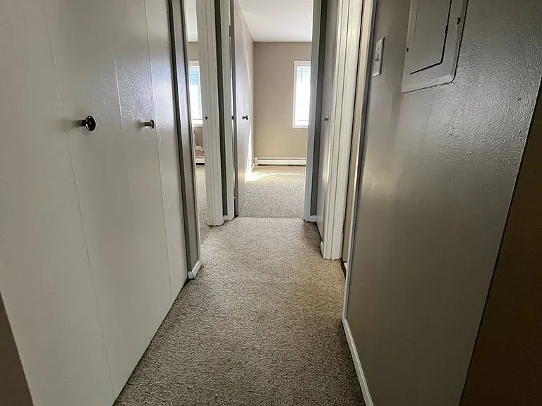 111 Pickwick Dr — Photo 11