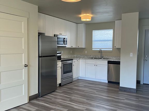 3rd image of 190 Jewel Basin Ct #C-3