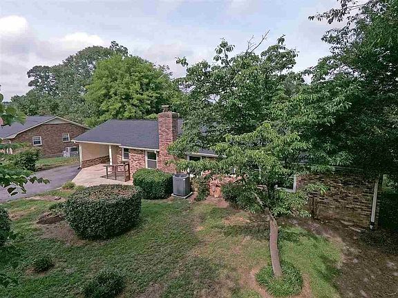 5th image of 812 Beverly Dr
