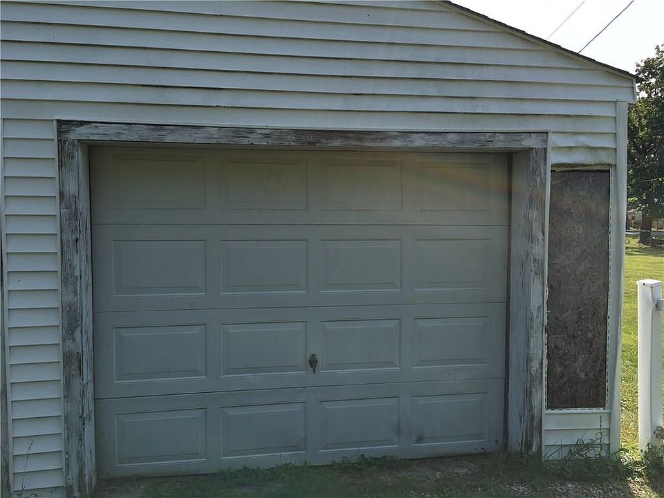 2nd image of 2164 N Leland Ave