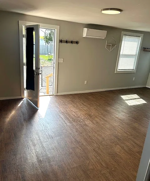 190 Hall Ave — Photo 2