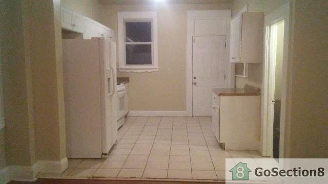 2nd image of 3111 Baker St