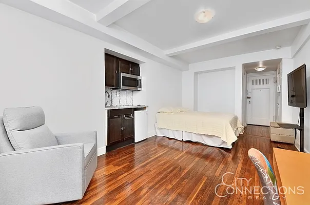 Rented by City Connections Realty | media 3