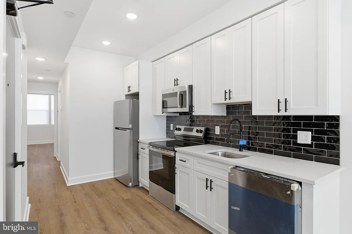 Building Photo - 2146 N Franklin St #2