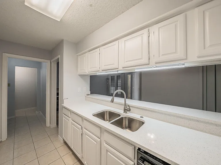 2800 Keller Springs Rd #10 — Photo 15