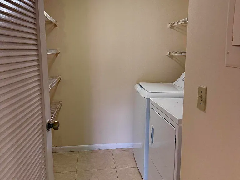 718 Sunny Pine Way #B1 — Photo 5