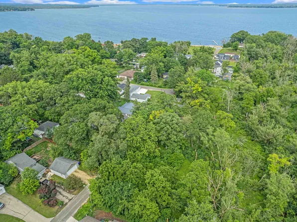 119 Beach Ave, Edgerton, WI 53534